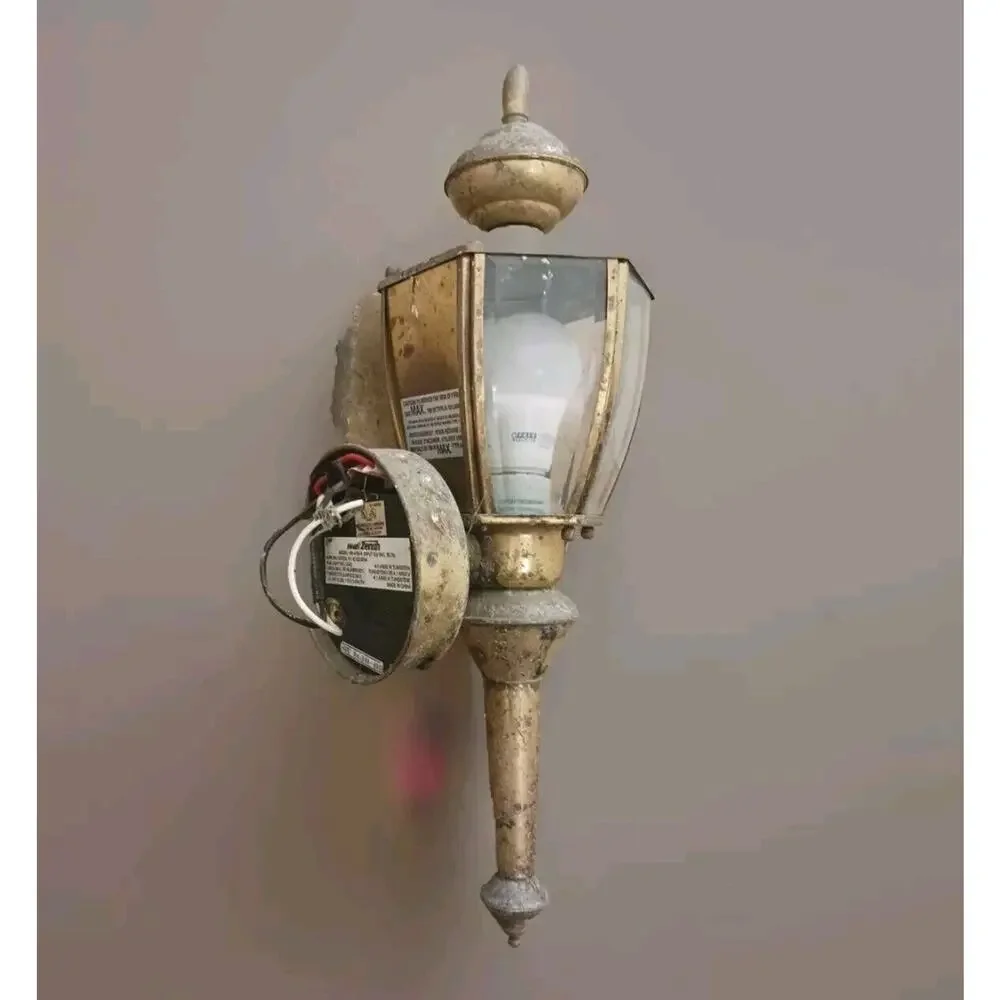 AGED BRASS Motion Outdoor Light Fixture Farmhouse Cottage Beachy Movie Set Prop
